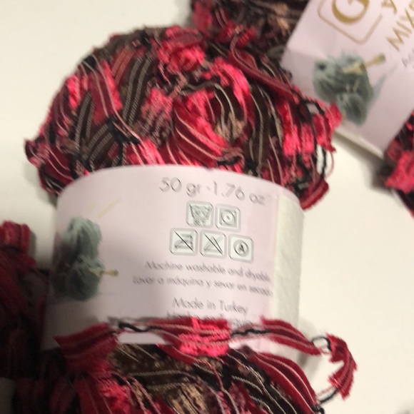 4+ Skeins of Yarn NEW - Picture 3 of 3